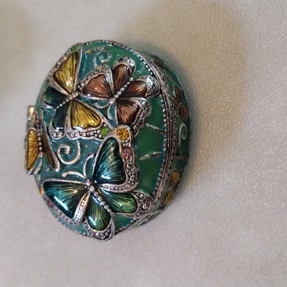 Monet mine butterfly pill box. - Picture 2 of 10